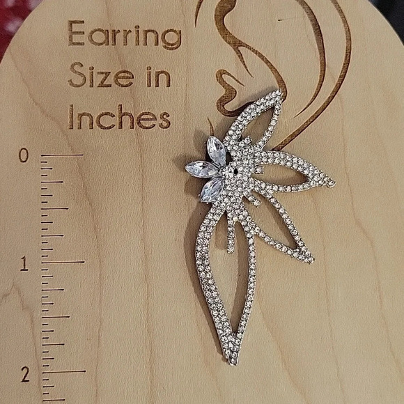 🔥LAST PAIR🔥 LILY SHIMMER STATEMENT EARRINGS - Picture 4 of 8